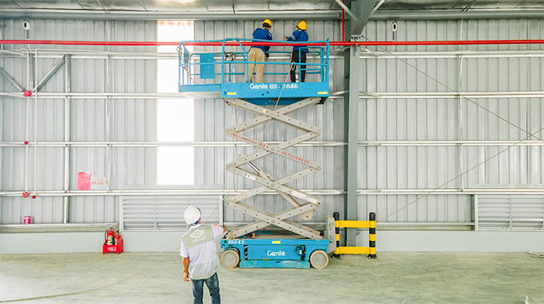 Nhà thép tiền chế mùa mưa bão – Giải pháp bền vững cho doanh nghiệp