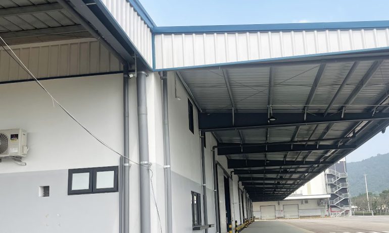 Metal Eaves – Definition, Pros and Cons, Common Types, and Installation Notes